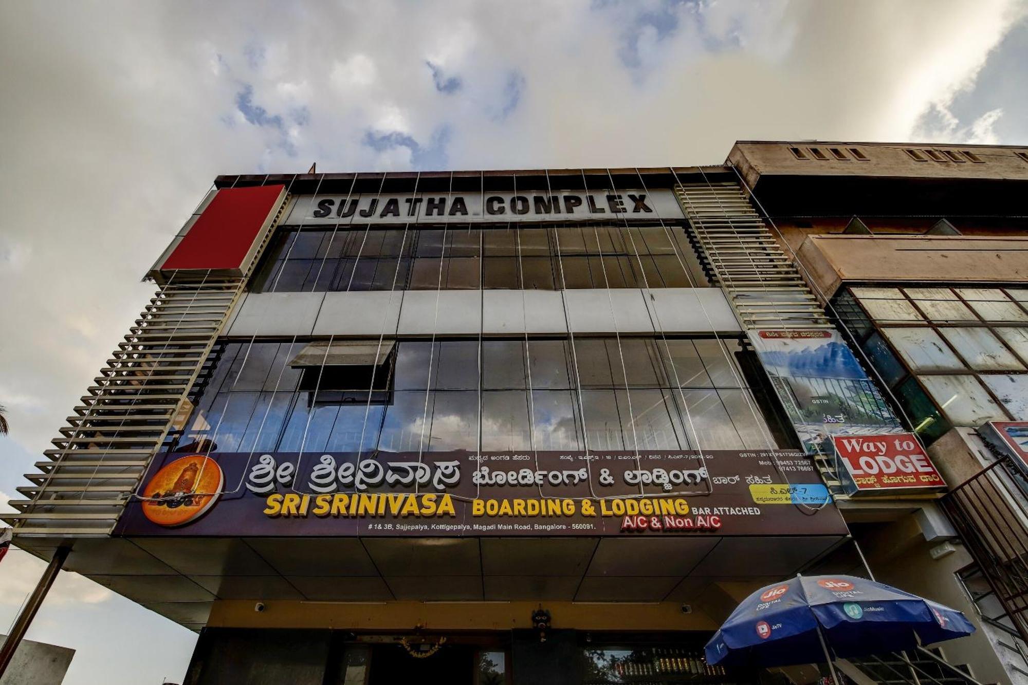 Spot On 73621 Srinivasa Boarding And Lodging Jālahalli Buitenkant foto
